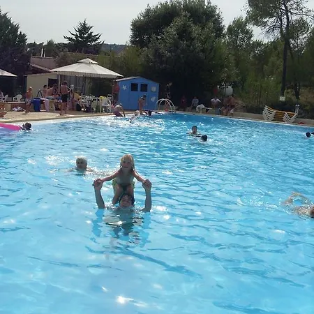 Holiday home Claret *